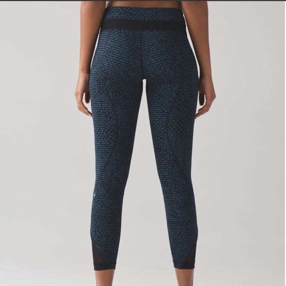 Lululemon Inspire Tight II
Shatter Weave Desert Teal Alberta Lake / Black - Picture 4 of 13